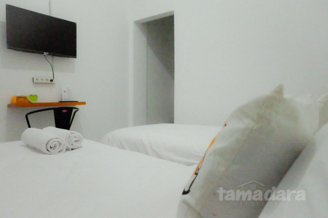 Tamadara Guesthouse Jogja Maguwo Bagian luar foto